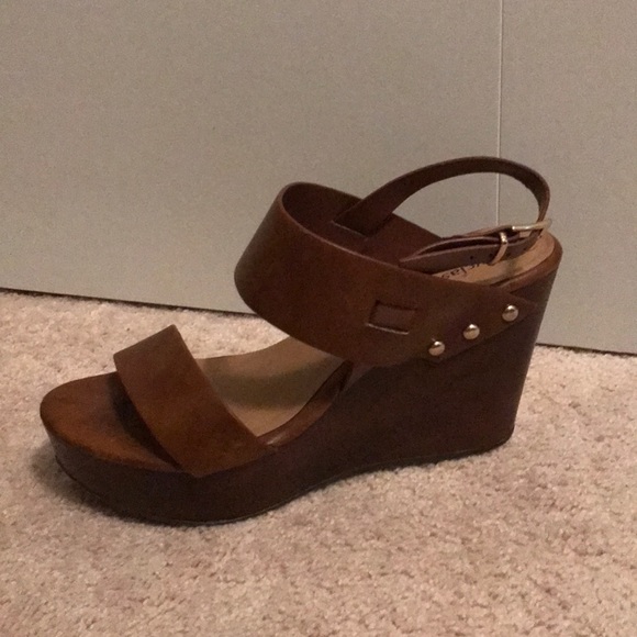 Heels - Picture 2 of 4